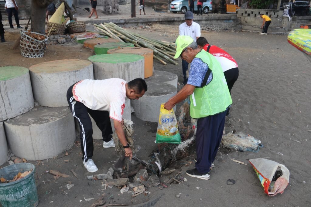 Masyarakat Diajak Bersih Pantai Dalam Peringati Hari Lingkungan Hidup Sedunia